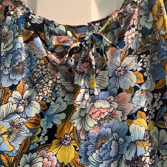 Lauren Conrad Pleated Cap Sleeve Floral Blouse - Picture 2 of 8